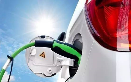 30多城市增加充電樁補貼 電動車充電樁建設沒“過...